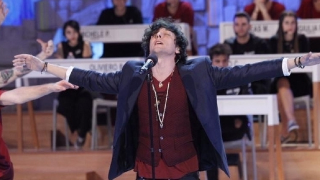 Amici 16: svelati due su quattro nomi dei giudici del serale.