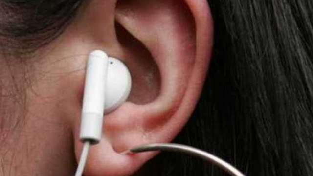 Commissone Ue: &laquo;Rischia sordit&agrave; chi ascolta musica con cuffie al ... - ilmessaggero.it