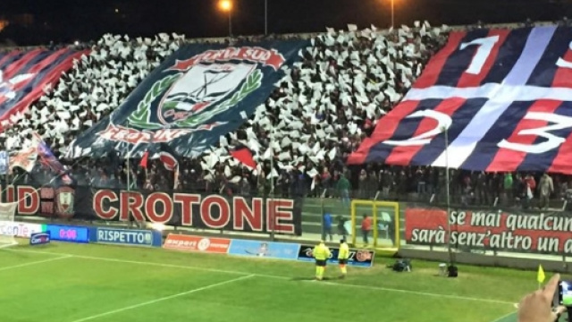 La curva sud "Giorgio Manzulli" - Crotone