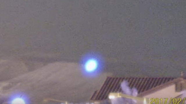 Le strane luci riprese da Steven Barone