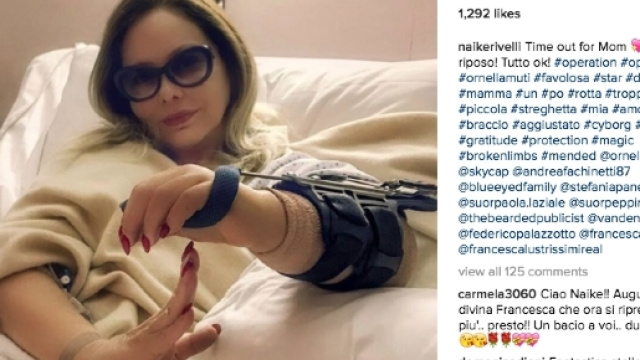 Ornella Muti fotografata nel suo letto di ospedale da Naike Rivelli (Credits: @naikerivelli)