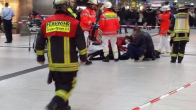 Immagine dell' attentato alla stazione di Dusserldorf. Immagien tratta da www.bild.de