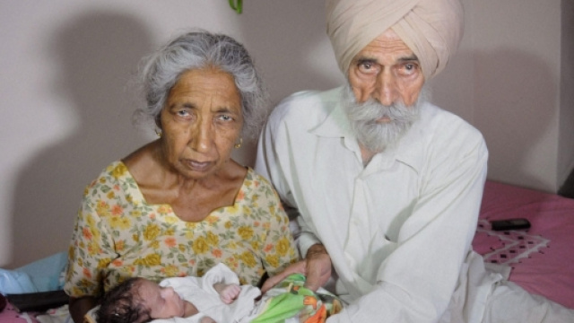 India, diventa mamma a settant'anni: ora &egrave; affaticata