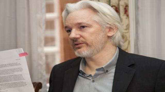 Julian Assange rivela metodi Cia per spiare il mondo da TV e cellulari