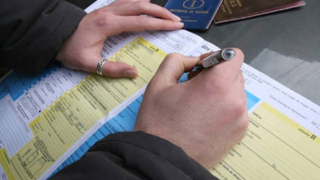 Pestaggi fatti passare per incidenti stradali: le truffe assicurative in Campania