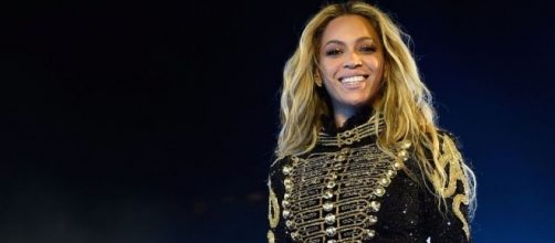 Beyonc&eacute; Releases Christmas Merch - harpersbazaar.com