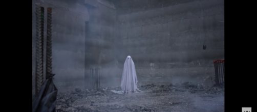 Haven't seen this version of a ghost in a while right? / Photo via Youtube - A Ghost Story | Official Trailer HD | A24 - A24