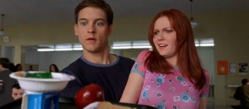 Tobey Maguire e Kirsten Dunst em "Homem Aranha": nenhum efeito especial foi usado na cena da bandeja.