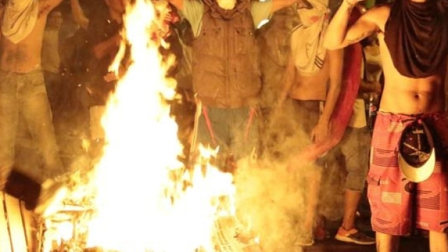 Asuncion, Paraguay: scontri e incendi in parlamento conto Horatio Cartes