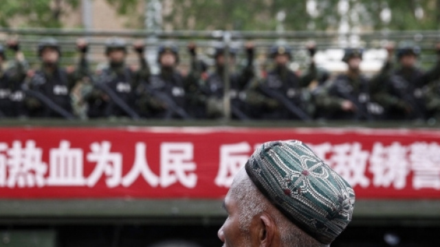 Cina impone il divieto di farsi crescere la barba