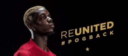 Cartel de bienvenida de Paul Pogba, en su regreso a la ciudad de M&aacute;nchester