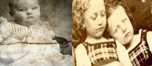 Duas fotos, tristes, de crian&ccedil;as mortas.