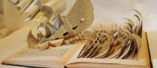 El libro es el mar de la poes&iacute;a