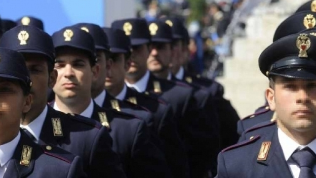 Concorso pubblico della Polizia riservato ai civili : ecco chi pu&ograve; ... - mobmagazine.it