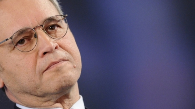 Enrico Mentana critica gli stage e fa una proposta per creare 1 milione di posti di lavoro