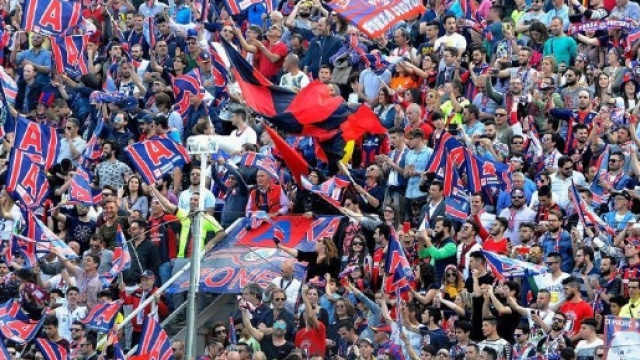 I tifosi del Crotone, formazione di Serie A.