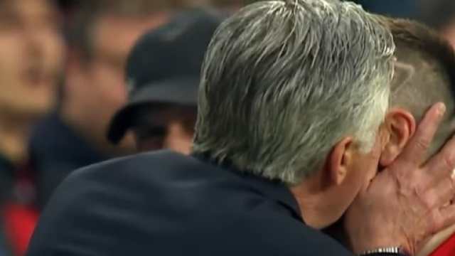 Il bacio di Ancelotti a Ribery f&agrave; tornare la pace