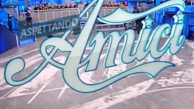 Il logo del talent Amici di Maria De Filippi