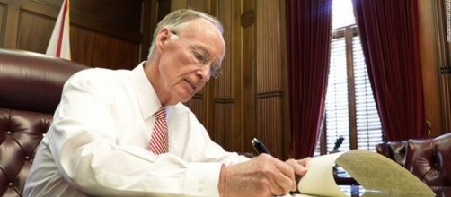 Prosecutor passes allegations against Alabama governor to AG - CNN - cnn