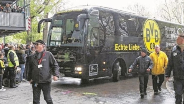 Borussia Dortmund, esplosione coinvolge bus della squadra. Un ... - notizie.it