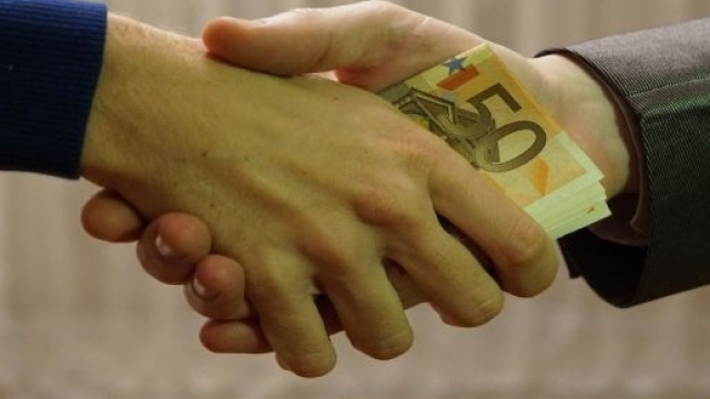 Il direttore dell'Agenzia delle Entrate di Genova arrestato per tangenti.