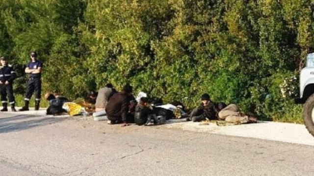 Migranti soccorsi a Vieste (foto repubblica.it)