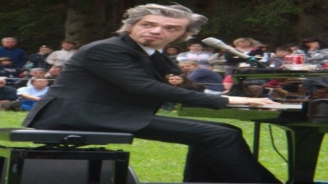 Morgan attacca la De Filippi sui social