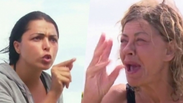 Pessimo gesto di Eva Grimaldi contro Raz