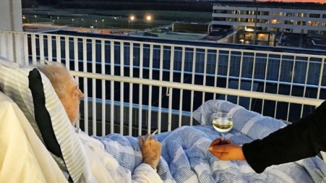 Danimarca, sigaretta e vino prima di morire: le ultime volont&agrave; di un malato terminale