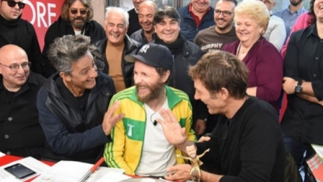 Edicola Fiore ha riaperto i battenti: primo ospite Jovanotti ... - collettivosoleluna.net