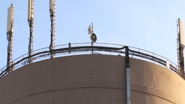 Le antenne sulla torre Acea di Ostia Lido
