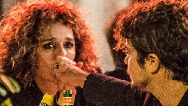 Riccardo Scamarcio e Valeria Golino, baci d'amore - VanityFair.it - vanityfair.it