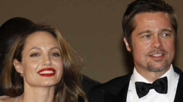 Angelina Jolie mette alla porta Brad Pitt