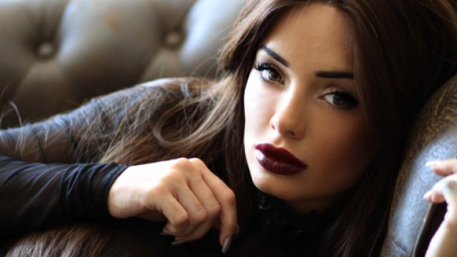 Aur&eacute;lie Preston (Les Anges 8) dans un clip, les premi&egrave;res images ... - melty.fr