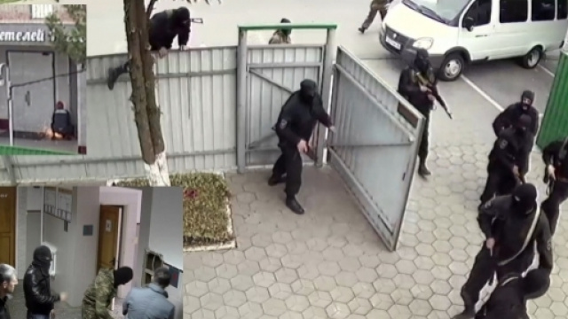 Le forze dell'ordine irrompono in un luogo di culto dei Testimoni di Geova in Russia