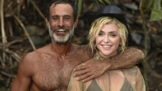 Paola Barale: &laquo;Io e Raz Degan, una storia destinata a durare ... - vanityfair.it