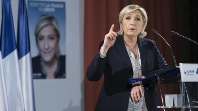 Parigi: incendio doloso nel quartier generale della Le Pen.