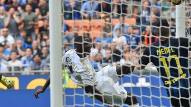 Inter-Milan 2:2, i rossoneri conquistano il pareggio grazie ad un gol in extremis di Zapata. - Copyrights: gazzetta.it