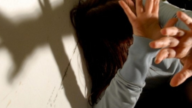 Ragazzina abusata da un docente di ripetizioni in una comunit&agrave; persiana a Torino.