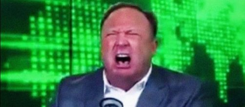 Alex Jones shouting "NEVER!" for an hour / Boing Boing - boingboing.net