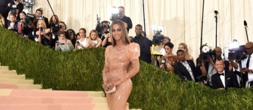 Why Jay Z Didn't Attend the 2016 Met Gala With Beyonc&eacute; | Glamour - glamour.com