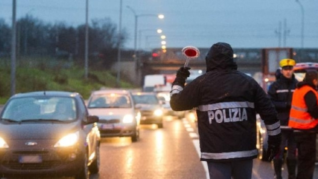 Bologna, scooter travolto da auto: guidatore ubriaco