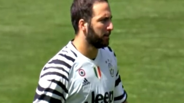 Higuain: "La gente &egrave; libera di insultarmi. Se sono felici cos&igrave;..." - napolitoday.it