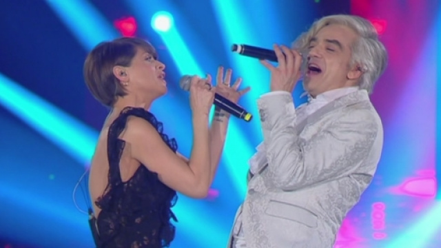 Alessandra Amoroso : Alessandra Amoroso difende Amici e Maria De Filippi