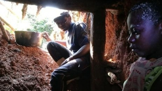 Congo, sfruttamento nelle miniere per minerale smartphone