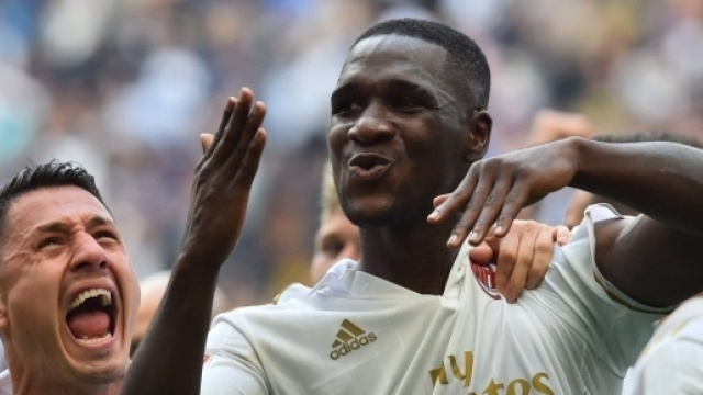 Zapata festeggia il pari raggiunto all'ultimo respiro