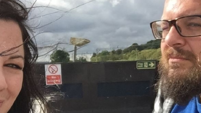 Audi S4 gli cade addosso: la morte di un meccanico inglese