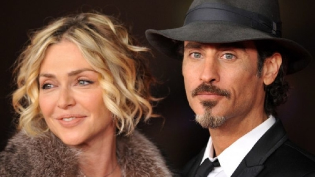 Raz Degan ama ancora Paola Barale, la rivelazione di Massimo ... - play4movie.com