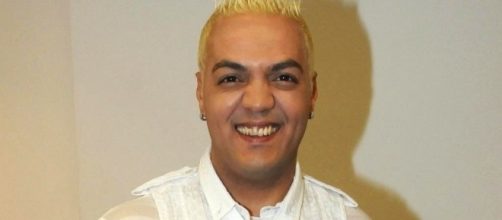 F&atilde;s comentam e cobram o cantor.