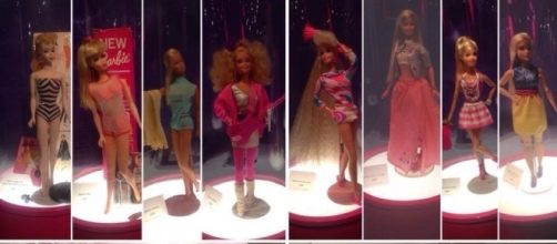 La evoluci&oacute;n de Barbie V&iacute;a Twitter @aleCominges